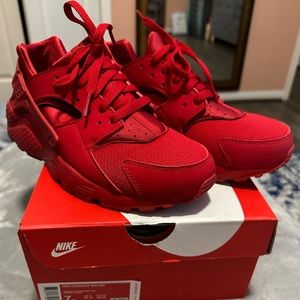 Nike Huarache sneakers in color red kids size 7 women’s 8.5